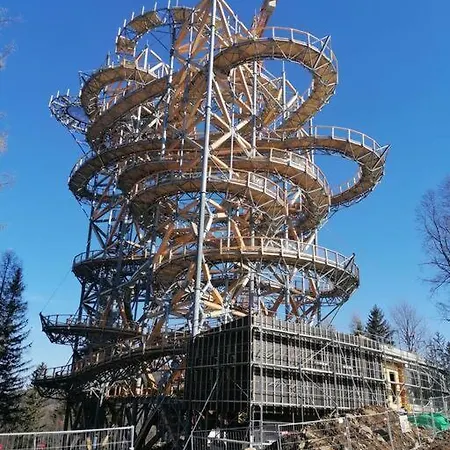 Obszerne Mieszkanie W Centrum Uzdrowiska Z Garazem