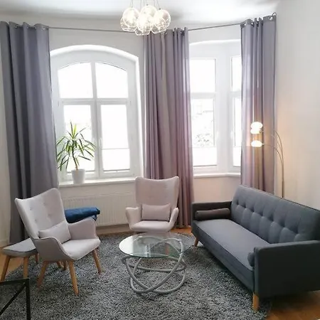 Obszerne Mieszkanie W Centrum Uzdrowiska Z Garazem Apartament