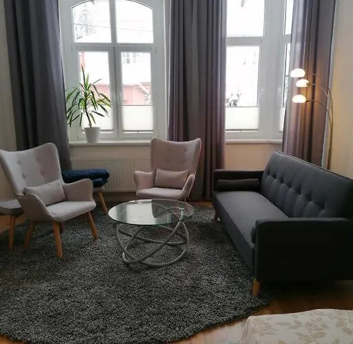 Obszerne Mieszkanie W Centrum Uzdrowiska Z Garazem דירה